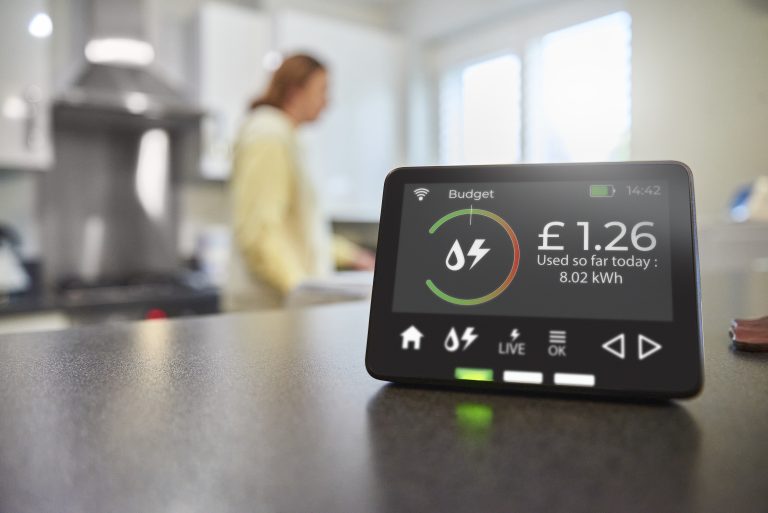 Live energy consumption and cost readings on a household smart meter.